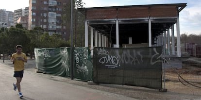 Vista del restaurante en construcción de Madrid Río.