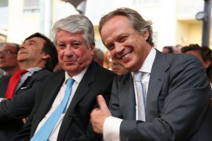 De derecha a izquierda, Hilario Alfaro y el actual presidente de la patronal madrileña, Arturo Fernández.