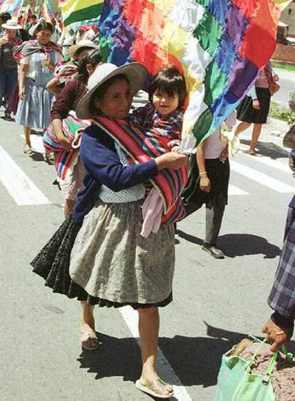 Una marcha de indígenas bolivianos para reclamar reivindicaciones sociales y económicas. / la razón