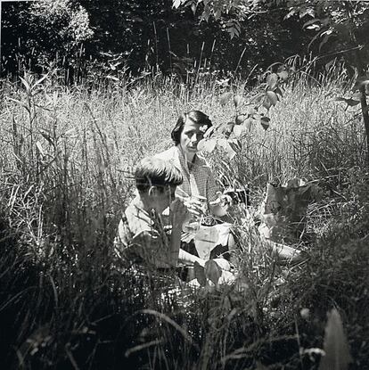 'Autorretrato, área de Chicago, julio 1996', de Vivian Maier.