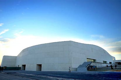 Una de las fachadas del Parc Esportiu de Cornellà, obra de Álvaro Siza, que se inaugurará este fin de semana.