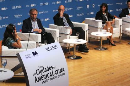 Participantes en el foro.