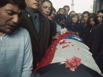 Funeral de Pablo Neruda em 1973.