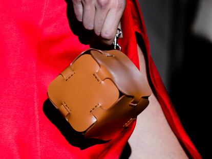 Los minibolsitos con forma de cubo de Paco Rabanne