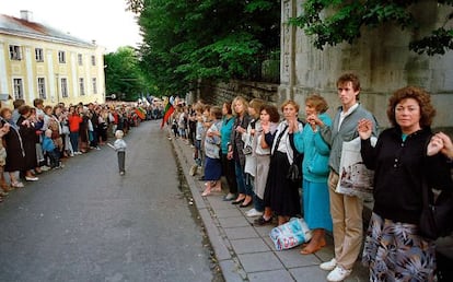 En agosto de 1987, estonios, letonios y lituanos se manifestaron por la independiencia en una protesta precursora de la Cadena Báltica.