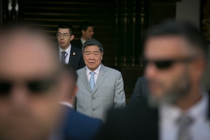 El viceprimer ministro chino, He Lifeng, a su salida del Ministerio de Exteriores tras el encuentro celebrado hoy en Madrid. 