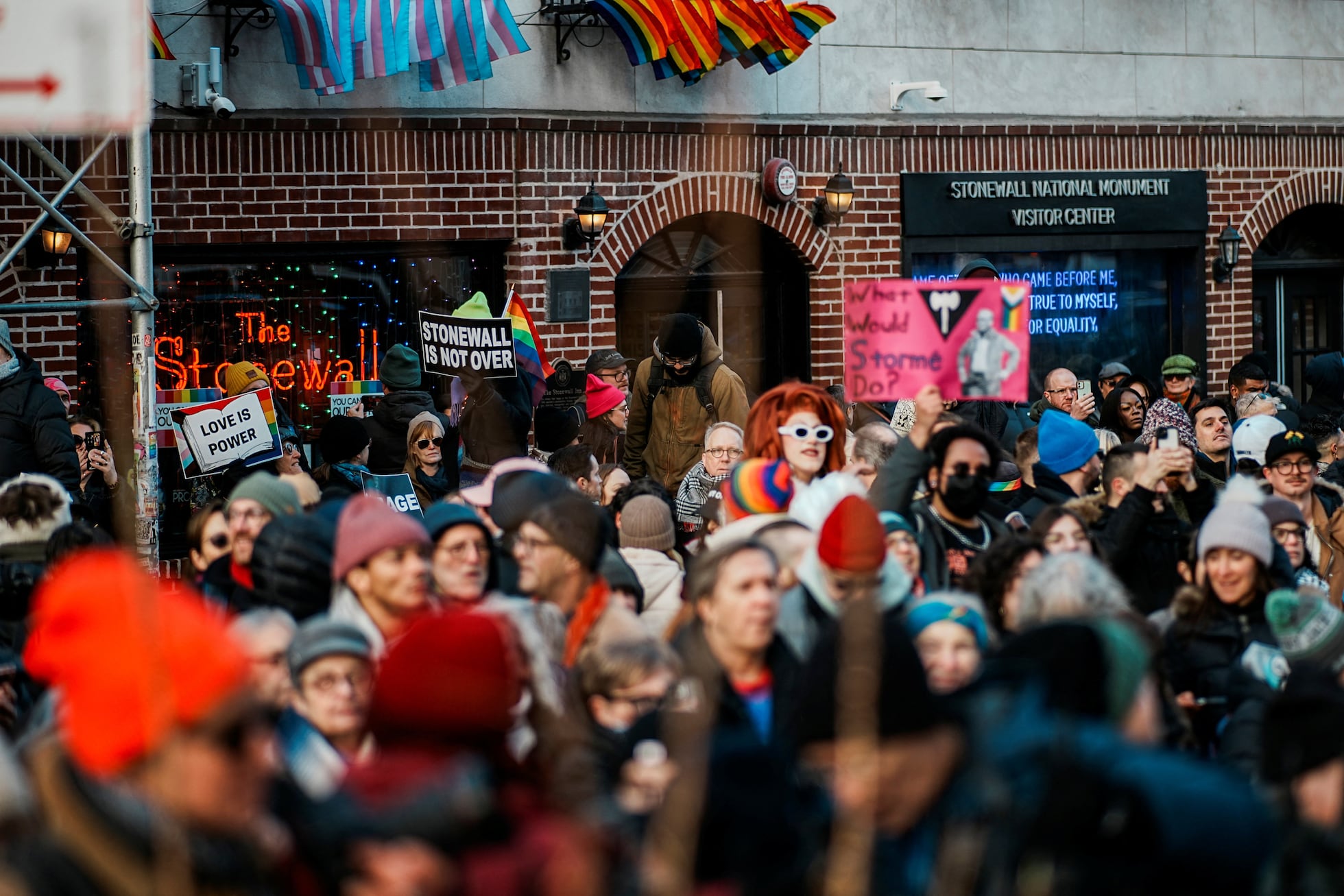 La bandera LGTBIQ+ regresa a Stonewall desafiando al Gobierno de Trump ...
