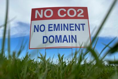 A sign reading "No CO2, no eminent domain"