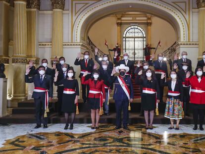 O Gabinete de Castillo, apresentado em 6 de outubro.