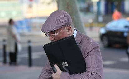 El comisario jubilado José Manuel Villarejo, a su llegada a los juzgados de Plaza de Castilla en junio de 2017.