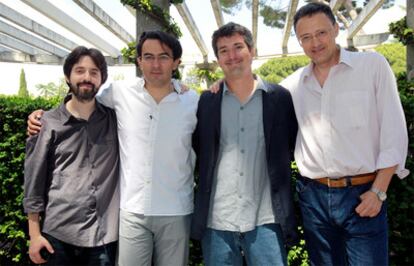 Los galardonados con el premio Andrés Neuman, Juan Gabriel Vásquez, Santiago Roncagliolo y Luis Leande.