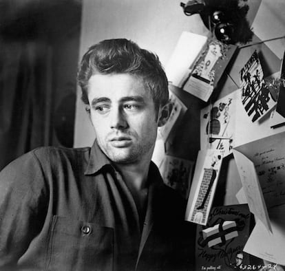 James Dean en una imagen publicitaria de Warner Bros.