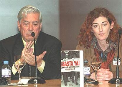 Mario Vargas Llosa y Maite Pagazaurtundua, ayer, en las jornadas sobre nacionalismo organizadas por ¡Basta Ya!.