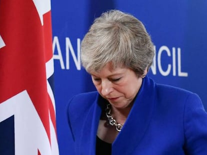 Theresa May, tras su conferencia de prensa con motivo del acuerdo del Brexit en el Consejo Europeo, este domingo en Bruselas.