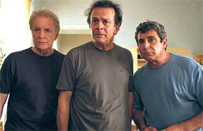 De izquierda a derecha, André Dussollier, Roland Giraud y Michel Boujenah, en un fotograma de <i>Tres solteros y un biberón, 18 años después.</i>