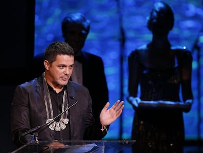 Alejandro Sanz tras recibir el 'Premio Visión' de la Fundación Herencia Hispana que se entregaron en el John F. Kennedy Central en Washington DC (EE UU), el 29 de septiembre de 2010.