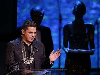 Alejandro Sanz tras recibir el 'Premio Visión' de la Fundación Herencia Hispana que se entregaron en el John F. Kennedy Central en Washington DC (EE UU), el 29 de septiembre de 2010.