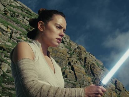 Daisy Ridley, que encarna a Rey, en el templo jedi de &#039;Los &uacute;ltimos jedi&#039;.