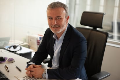 Manuel Rey, hasta ahora director corporativo de inteligencia de negocio y organización de Solunion, pasa a ser director de operaciones. Inició su carrera profesional en el mundo del seguro como suscriptor de riesgos en Euler Hermes. Después se incorporó al equipo de riesgos de Mapfre Caución y Crédito. En 2013 fue nombrado jefe de la oficina del consejero delegado de Solunion, para después pasar a ser jefe del departamento de información en España.