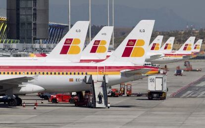 Aviones de Iberia en el aeropuerto de Barajas (Madrid). 