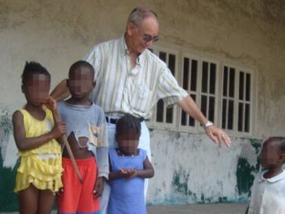 Miguel Pajares, de 75 años, en el hospital de Monrovia (Liberia).