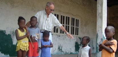 Miguel Pajares, de 75 años, en el hospital de Monrovia (Liberia).