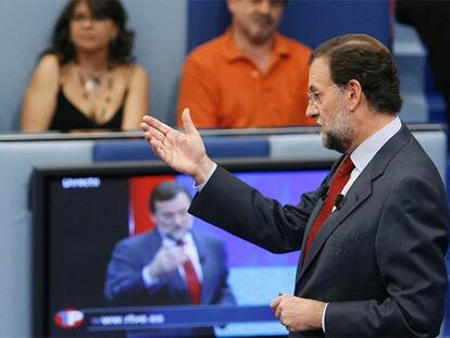 Mariano Rajoy, durante su primera intervención en <i>Tengo una pregunta para usted,</i> en abril de 2007.