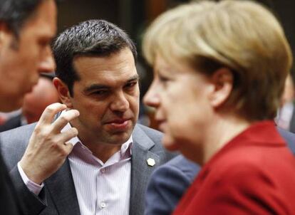 Tsipras y Merkel, en la cumbre europea celebrada en Bruselas el 9 de marzo.