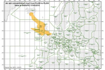 Situación de la nube de cenizas volcánicas entre 0 y 20.000 pies (6.000 metros) a las dos de la madrugada del lunes (las 00.00, GMT), según la proyección de Eurocontrol.