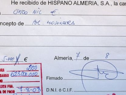 Recibo de la comisi&oacute;n a un pol&iacute;tico de La Mojonera incluido en la contabilidad b de la constructora Hispano Almer&iacute;a. 