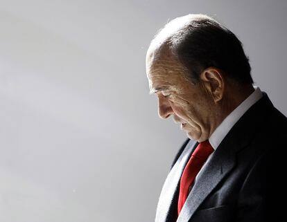 Retrato de Botín momentos antes de presentar los resultados del Banco Santander de 2008 en Madrid.