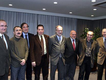 Representantes de las patronales, los sindicatos catalanes y la Generalitat, en la última reunión del pacto de competitividad.