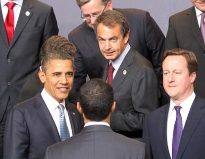 Barack Obama, José Luis Rodríguez Zapatero y David Cameron, ayer en la cumbre de la OTAN en Lisboa.