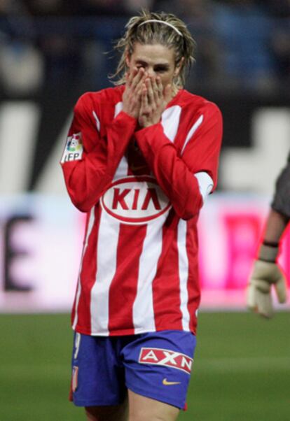 Fernando Torres se lamenta.