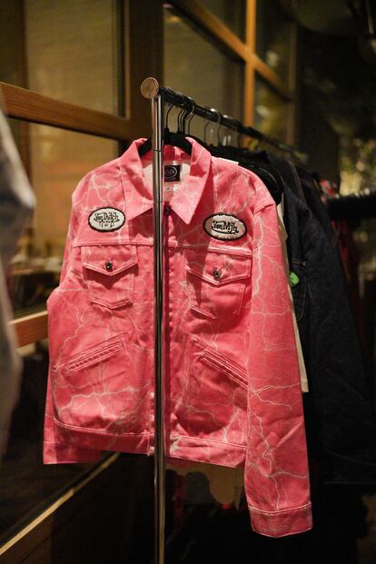 Una chaqueta de Von Dutch de la colección de primavera-verano de 2022. (Foto de Gonzalo Marroquin/Getty Images for Von Dutch)