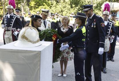 Manuela Carmena, en el homenaje a los ca&iacute;dos celebrado en el parque del Retiro en 2015.