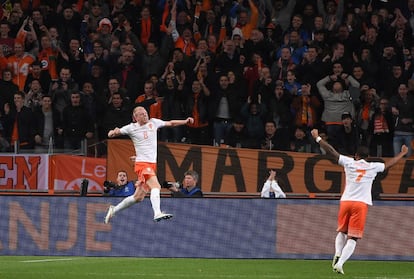 Davy Klaassen celebra el segundo tanto holandés frente a España, en el primer cuarto de hora del encuentro.
