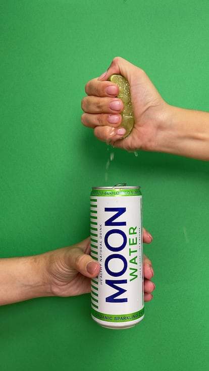 Moon water de lima y jengibre. Imagen proporcionada por Moon Drinks.