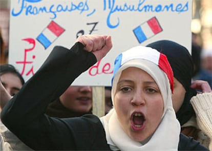 Mujeres musulmanas se manifiestan en Lille (Francia), el pasado enero, contra la prohibición del velo en las escuelas.