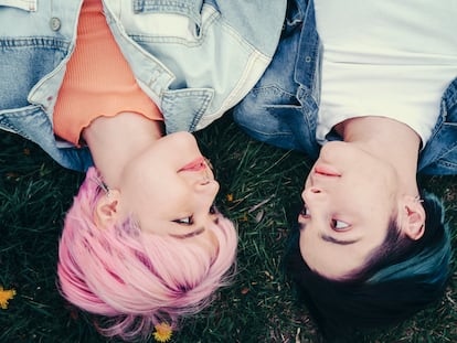 Two young people gaze into each other’s eyes at the park.