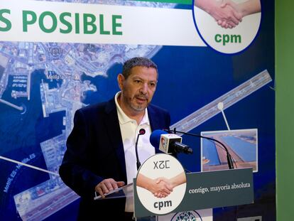 El líder de Coalición por Melilla, Mustafa Aberchán, en una conferencia de prensa el 25 de mayo de 2023.