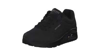 Zapatillas Skechers sobre fondo blanco.