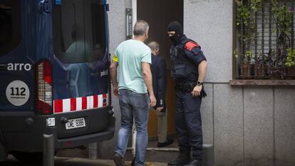 Registro en una de las propiedades de los 132 detenidos en la operación de la Policía contra la mafia rusa, Kus-Napols.