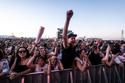 Fans de la cantante británica Dua Lipa disfrutan de su concierto, este miércoles en el Mad Cool. 