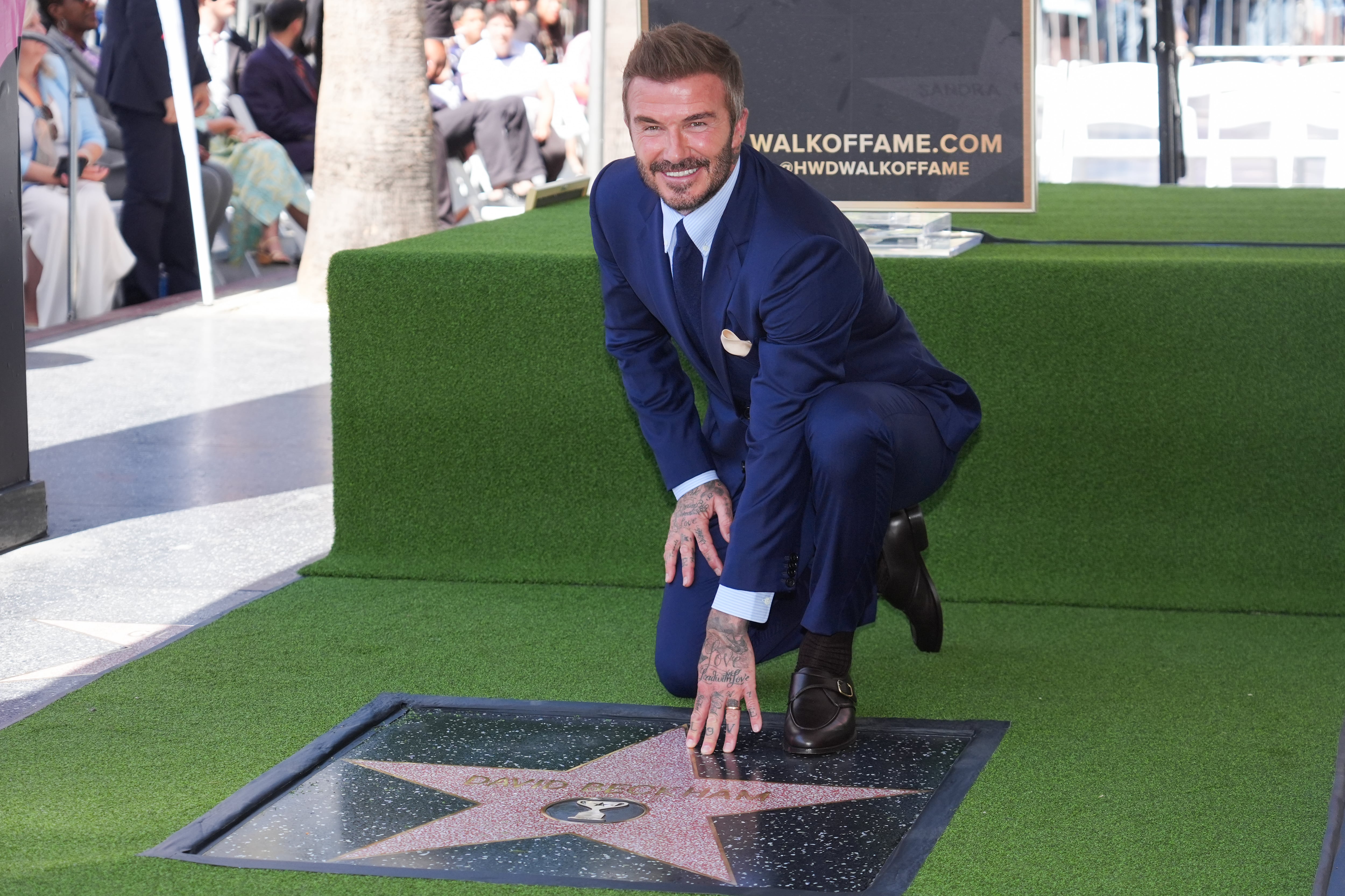 David Beckham recibe la primera estrella a un jugador de fútbol en el Paseo de la Fama: "Jamás habría imaginado que un futbolista inglés de clase trabajadora alcanzaría un honor así"