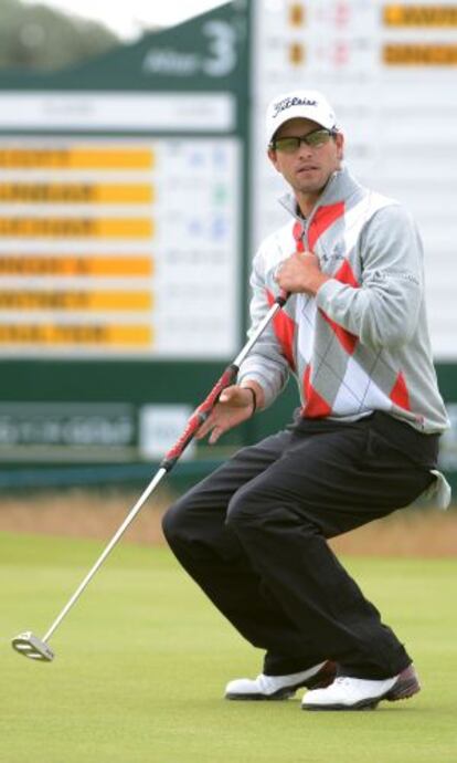 Adam Scott, con su putter largo.