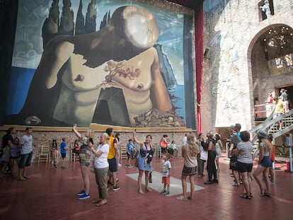 Tumba del artista Salvador Dalí, en el interior del Teatro Museo Dalí.