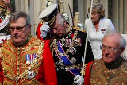 El rey Carlos III durante su llegada al Palacio de Westminster, antes de su discurso ante el parlamento británico, este martes.