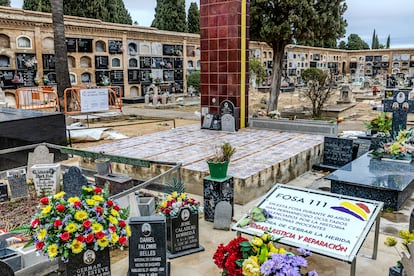 Fosas exhumadas del cementerio de Paterna, donde se arrojaron la mayoría de los cadáveres de las 2.238 fusiladas en un muro cercano, el llamado Paredón de España.