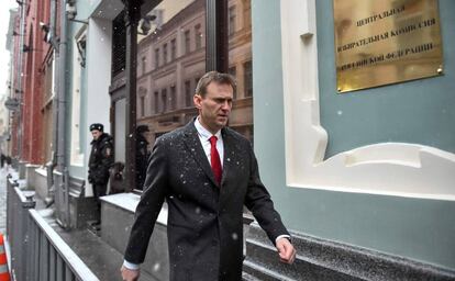 Navalny, a su llegada a la Comisi&oacute;n Electoral Central rusa.